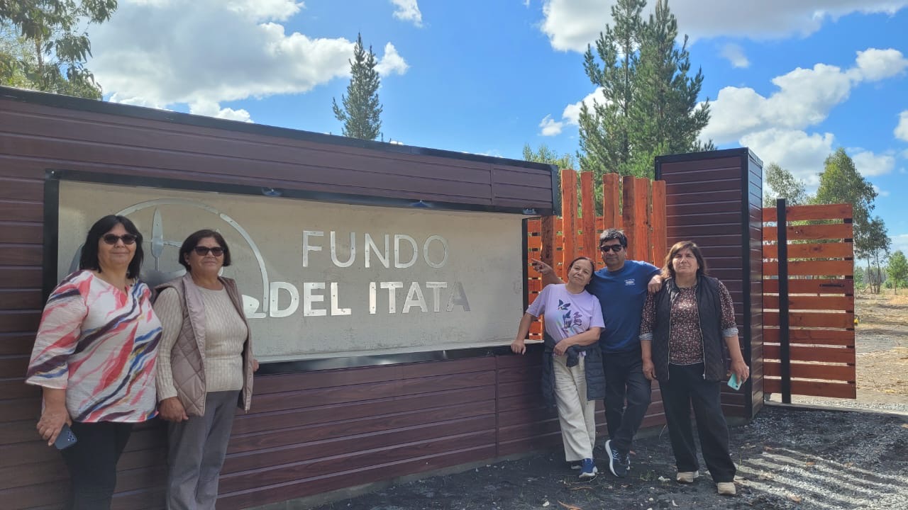 Clientes junto al acceso de Fundo del Itata