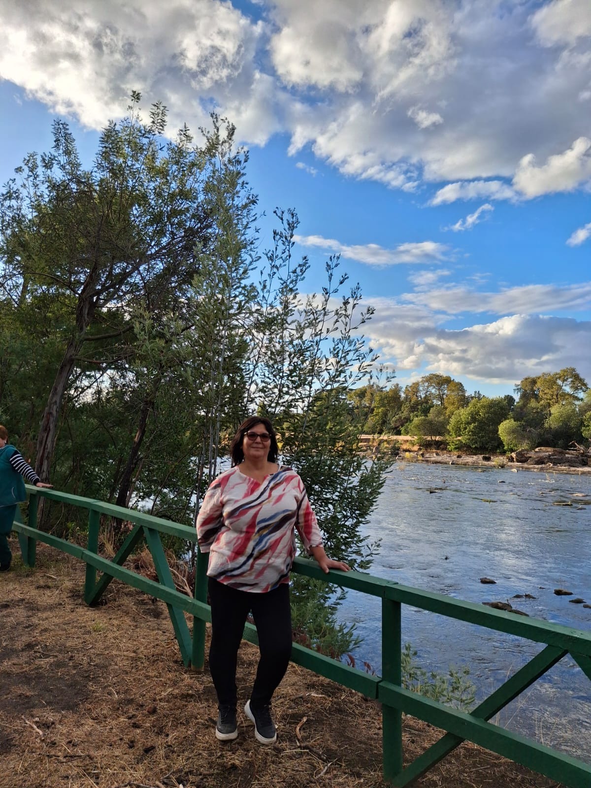 Cliente junto al río